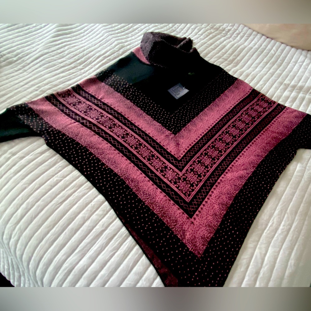 Poncho - Picture 4 of 5